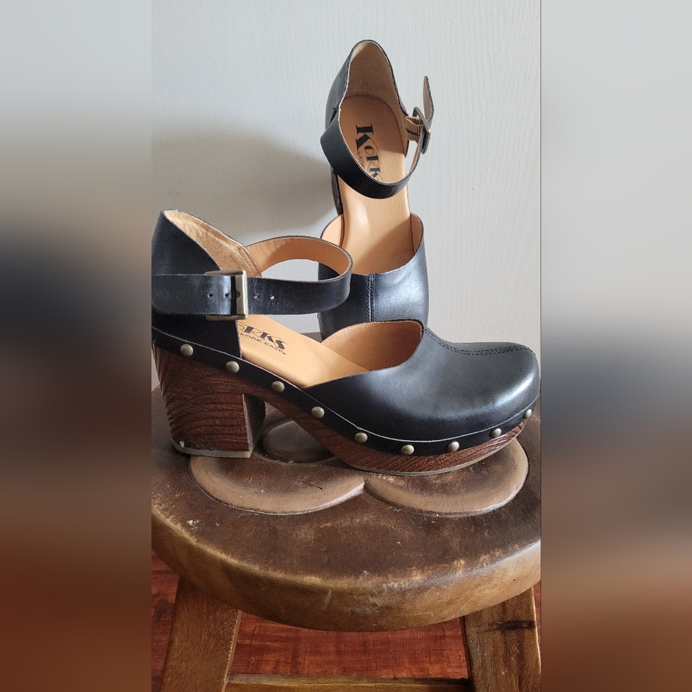 Korks heel clogs size 7 black